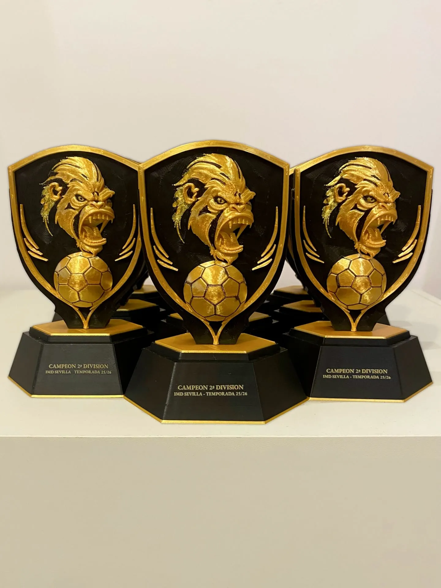 Trofeos 3d dorados personalizados